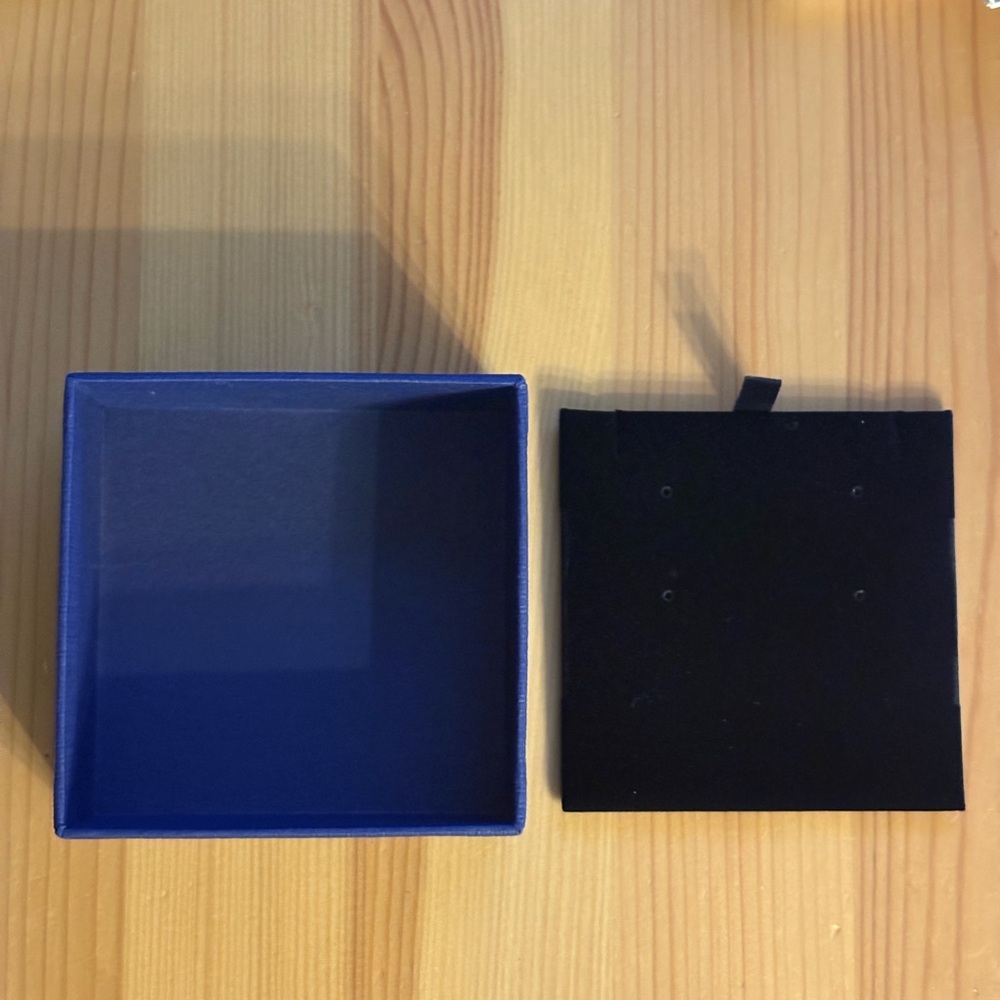 Swarovski Royal Blue Box with Storage Holder inside - Picture 4 of 5